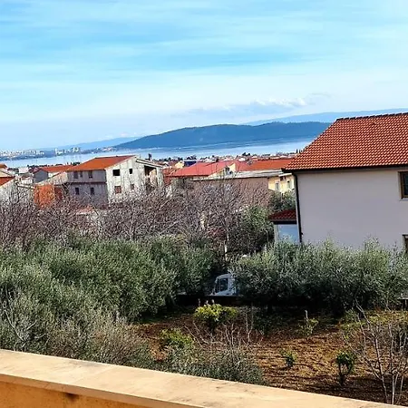 Lucija Apartment Kastel Stari